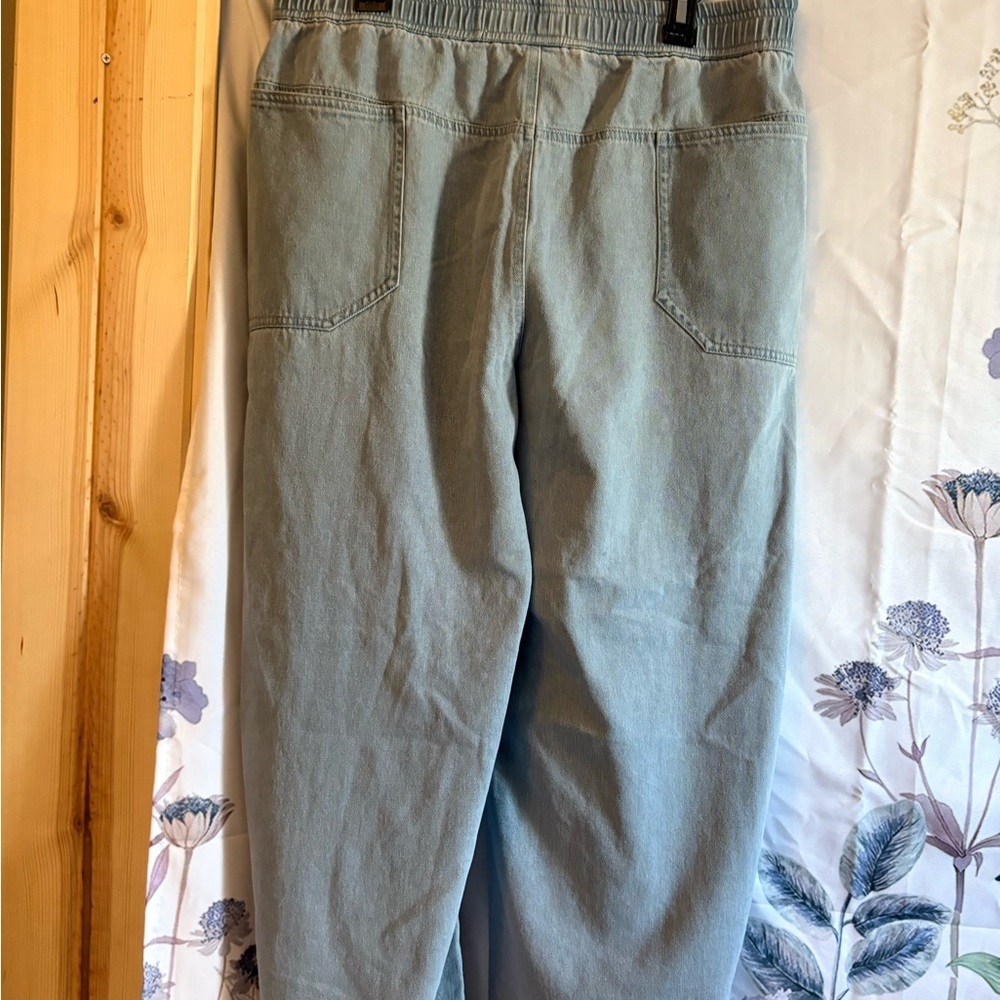 Women's Light Blue Jeans